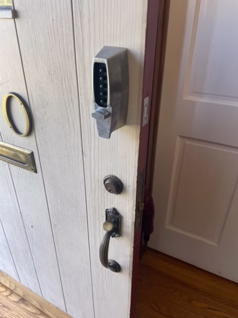 Mechanical push-button deadbolt lock